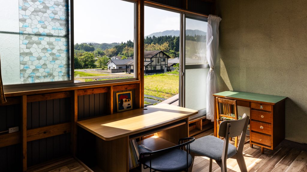田園風景を観ながら、趣味や仕事ができる「くつろぎの間」